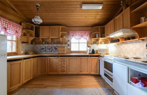 Lampivaara House | Pet-Friendly Joutsen Holiday Home with Hot Tub & Family Amenities