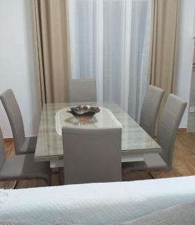 Radanovici Apartment | Guest Rated: Jovan Vukovic - Perfect for Families