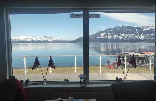 Lenvik Apartment | Jøvika Lodge In the heart of Mallangen