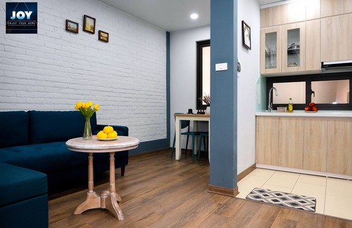 Nhat Tan Apartment | Cozy Joy Apartment Tay Ho with Kitchen & Breakfast Included