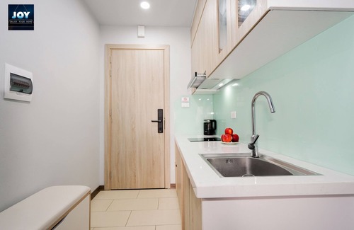 Nhat Tan Apartment | Cozy Joy Apartment Tay Ho with Kitchen & Breakfast Included