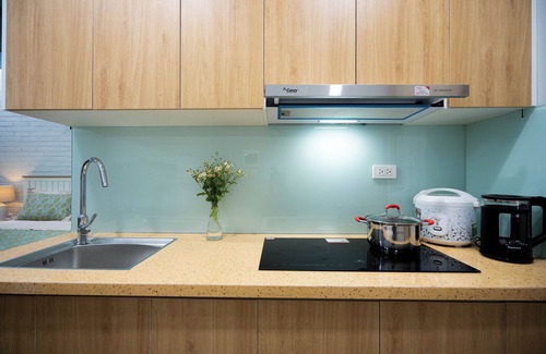 Nhat Tan Apartment | Cozy Joy Apartment Tay Ho with Kitchen & Breakfast Included
