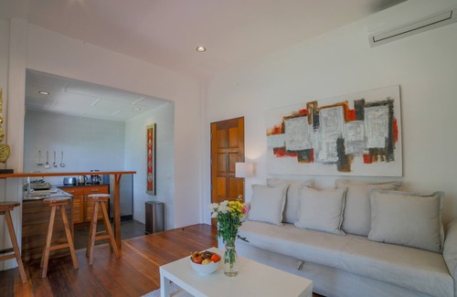 Hin Hong Villa | Idyllic Joy Beach Villas: Poolside Relaxation & Ocean Views