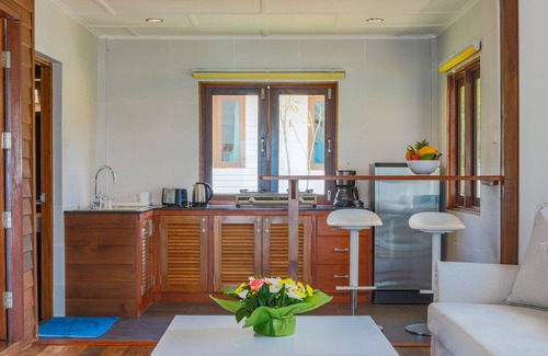 Hin Hong Villa | Idyllic Joy Beach Villas: Poolside Relaxation & Ocean Views