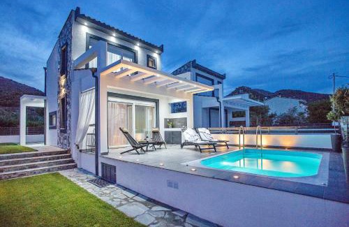 Nea Iraklitsa Villa | Oceanfront Joy C Deluxe: Rated 9.7/10 with Pool Access