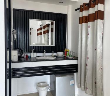 Haad Rin House | Oceanfront Joy Houses: Guest Rated 9.5, Pet Friendly Stay