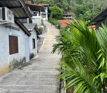 Haad Rin House | Oceanfront Joy Houses: Guest Rated 9.5, Pet Friendly Stay