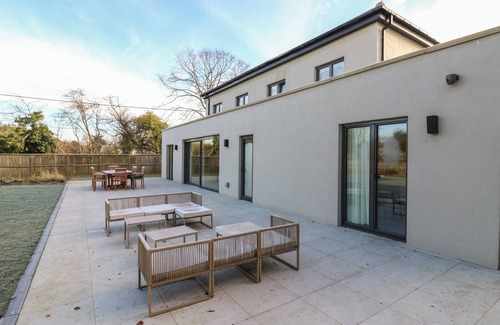 Whitstable Cottage | JOY LANE MANSION, family friendly, with pool in Whitstable