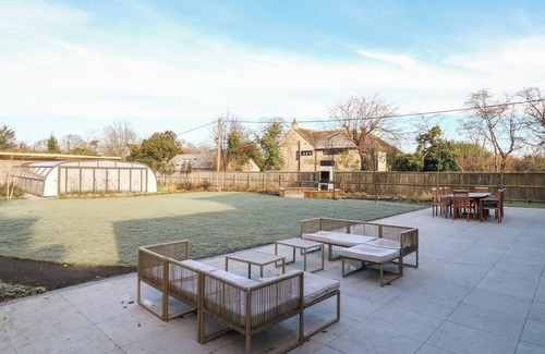 Whitstable Cottage | JOY LANE MANSION, family friendly, with pool in Whitstable