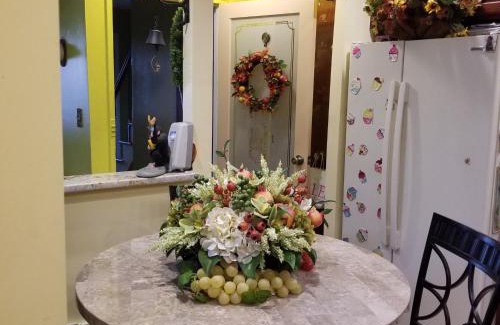 Canarsie House | Family-Friendly Joy's Country Home with Modern Kitchen