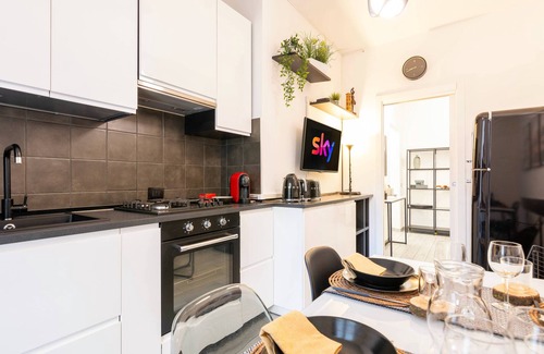 Gioia Apartment | Joy Suite: Exceptional Stay Near Central Station & Metro