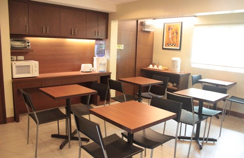 Mandaluyong Hotel | Cozy Joyce Apartelle Kalentong: Child-Friendly Stay & Breakfast