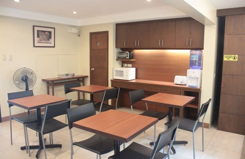 Mandaluyong Hotel | Cozy Joyce Apartelle Kalentong: Child-Friendly Stay & Breakfast