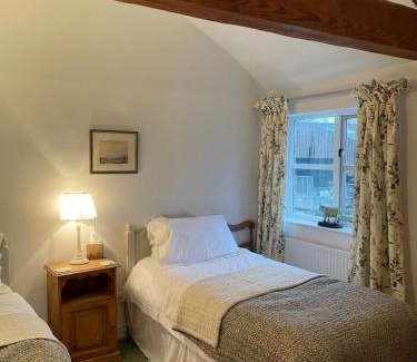 Orston Bed & Breakfast | Joyce’s Barn: Family-Friendly Retreat with Kitchen Amenities