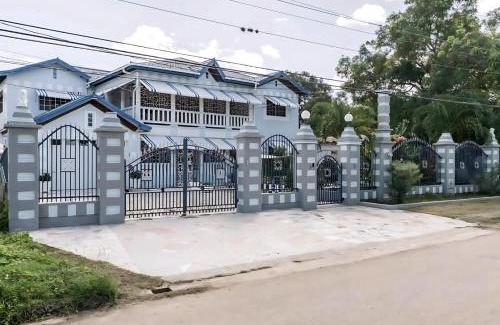 May Pen House | Welcoming Ambiance Retreat with Eco-Friendly Amenities