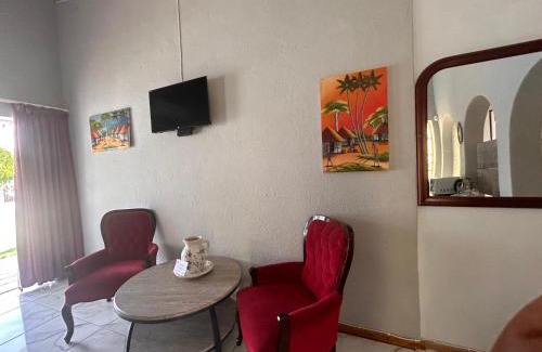 Middelburg House | Joyful Creation: Pet-Friendly Stay with Pool & High Ratings