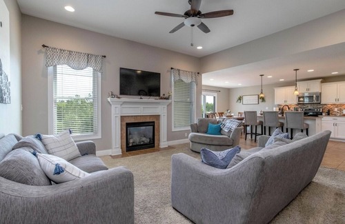 Thornbrook House | Relaxing Retreat at Joyful Home: Pool & Spa Amenities Await