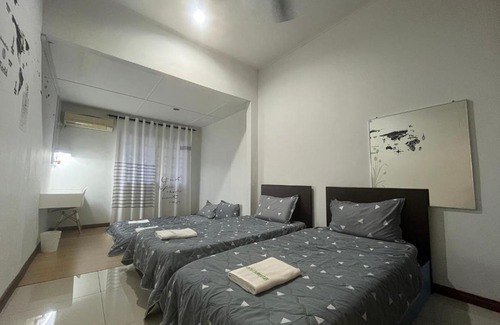 Lutong Apartment | Charming Joyful Homestay in Miri with Ocean View & Beach