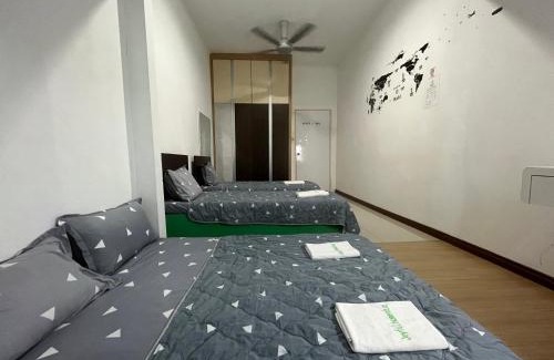 Lutong Apartment | Charming Joyful Homestay in Miri with Ocean View & Beach