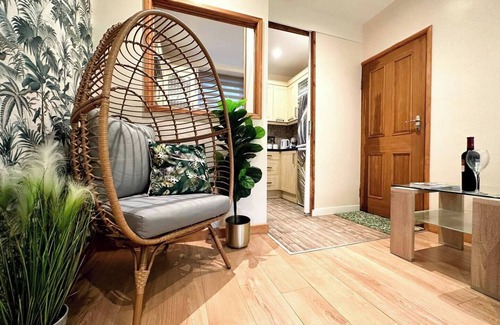 Rhondda Cynon Taff Apartment | Joyful Jungle Jewel: Family-Friendly Stay with Balcony