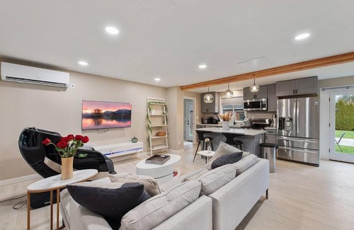 North Juanita House | Cozy Beach Retreat with Hot Tub and Pool Access
