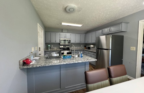 Mount Berry Condo | Comfortable Retreat Near Berry College with Family Amenities