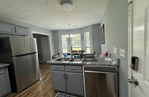 Mount Berry Condo | Comfortable Retreat Near Berry College with Family Amenities