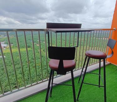 Sitiawan Apartment | Relax at Joyful Sitiawan Skygarden with Oceanfront Pool