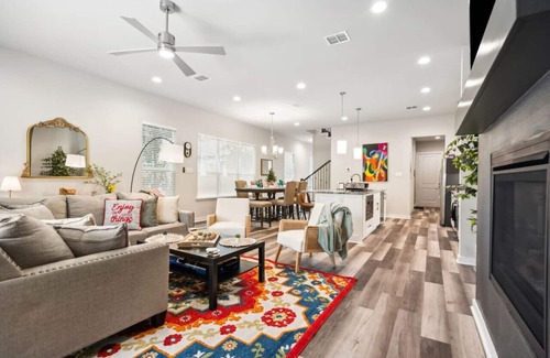 Fort Worth House | Joyous 3BDTownhouse: UltraCool & Spacious!