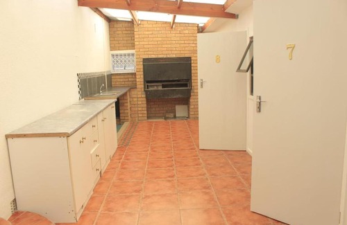Trawal House | Inviting Getaway at Joyous Accommodation with Family Amenities