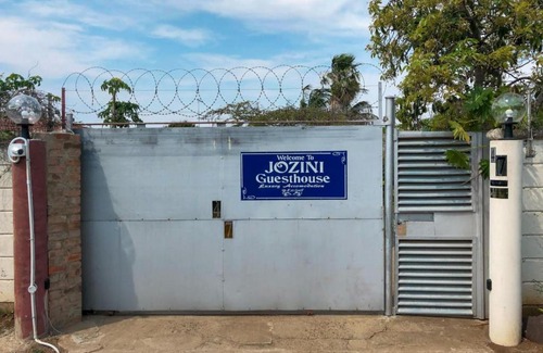 Jozini House | Discover Jozini Guesthouse: Family-Friendly with Breakfast