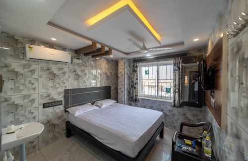 Velankanni Hotel | Budget-Friendly JR Grande with Breakfast & Family Amenities