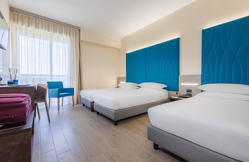 Calderara di Reno Hotel | Discover JR Hotels Bologna Gate 7: Relaxing Pool & Spa