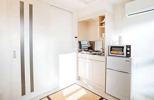 Higashinippori Hotel | Convenient 5th Floor Retreat with Kitchen and Wifi