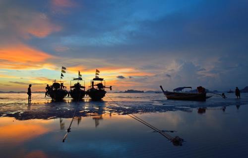 Nong Thale Resort | Oceanfront JR Place: Highly Rated with Pool & Breakfast