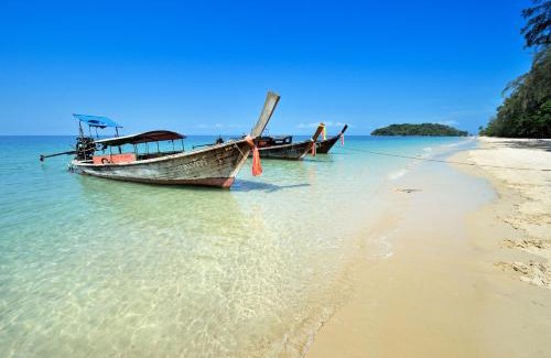 Nong Thale Resort | Oceanfront JR Place: Highly Rated with Pool & Breakfast