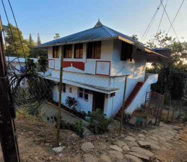 Valparai House | Cozy Jr Three Room House: Pet and Child Friendly Stay