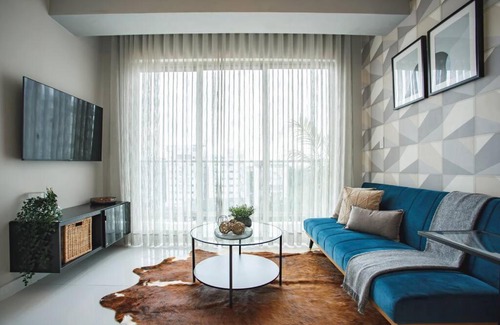 Renacimiento Apartment | Modern Apartment in Santo Domingo: Pool, Gym & Hot Tub