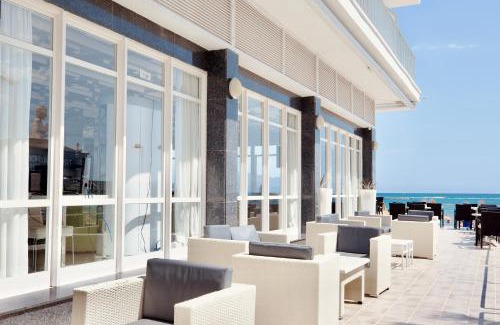 Can Picafort Hotel | Pet-Friendly JS Ca'n Picafort with Oceanfront Pool Access