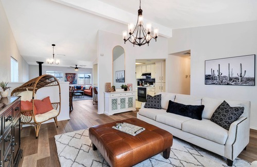 Indian Cove House | JT Desert Hideaway: Pet-Friendly Oasis with Fire Pit & King Bed