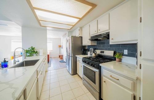 Indian Cove House | JT Desert Hideaway: Pet-Friendly Oasis with Fire Pit & King Bed