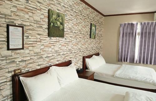 Guanshan House | Welcoming Ju Jia Xiao Zhan Homestay with Family-Friendly Perks