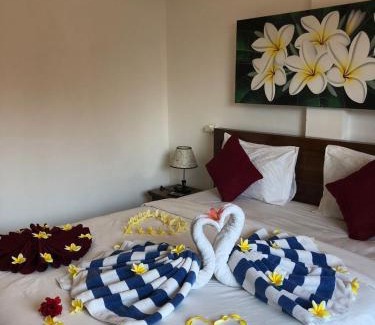 Penida Island Hotel | Cozy Juan Beach Bungalow with Oceanfront Views & Pool