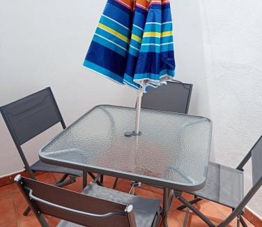 Dona Mencia House | Juanita La Larga