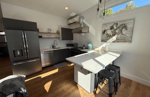 South Juanita Apartment | Juanita Lake Escape