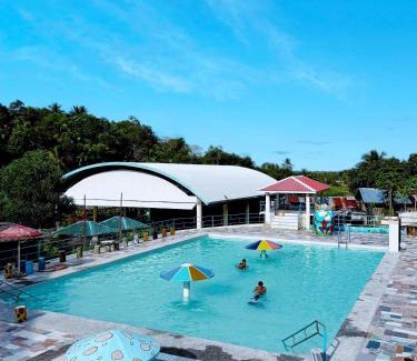 Makato Hotel | Escape to Juanito's Resort: Oceanview, Pet-Friendly Paradise