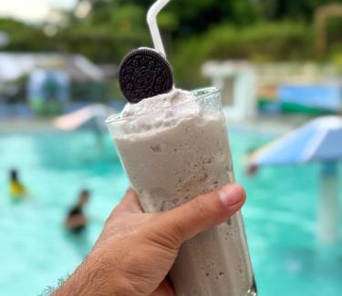 Makato Hotel | Escape to Juanito's Resort: Oceanview, Pet-Friendly Paradise