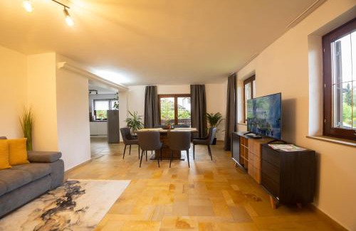 Bad Ischl Apartment | Elegant Jubiläum Apartment with Ocean Views and Pet-Friendly