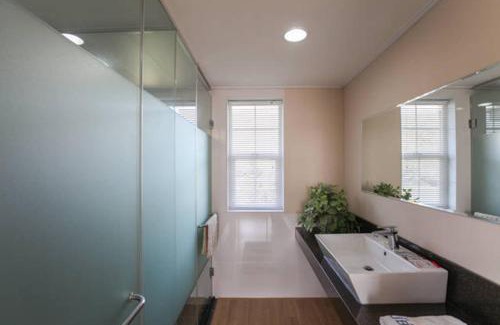 Jungmun House | Discover Jubilee Chalet: Oceanfront Bliss with Top Amenities
