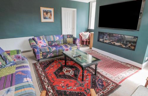 Embleton House | Discover Jubilee House: 4-Star, Pet-Friendly Oasis